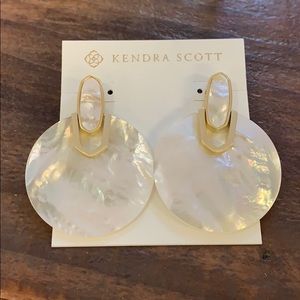Kendra Scott didi earrings ivory mother of pearl